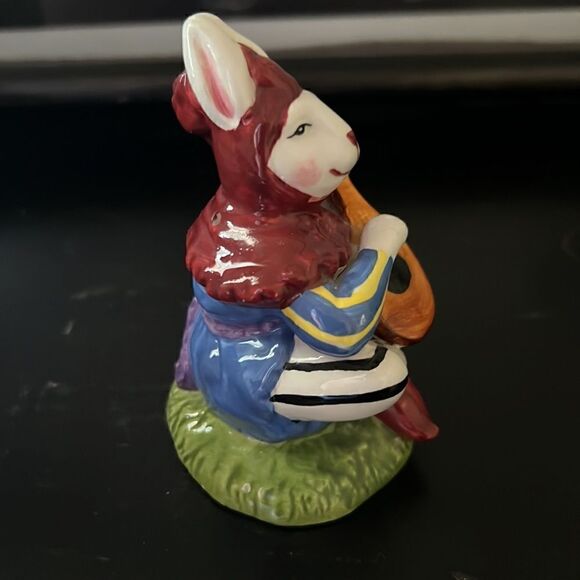 Pamela Silin-Palmer Whimsical Medieval Salt & Pepper Set Rabbits - Picture 6 of 9